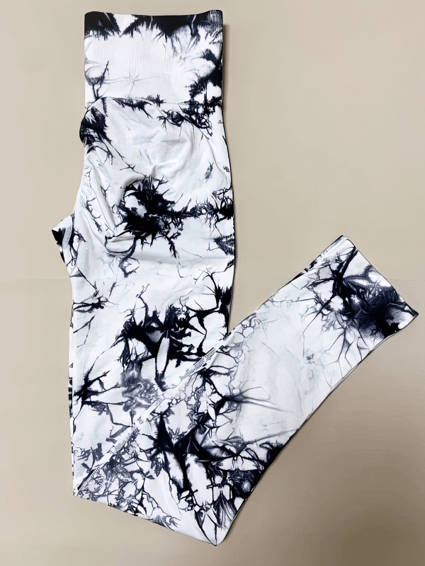 Black and white tie-dye seamless women's leggings with high waist and pushup effect for a flattering look.